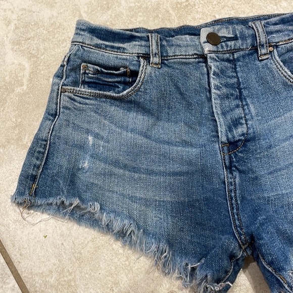 Blank NYC Destroyed Curvy Denim Shorts 26 - Picture 6 of 9